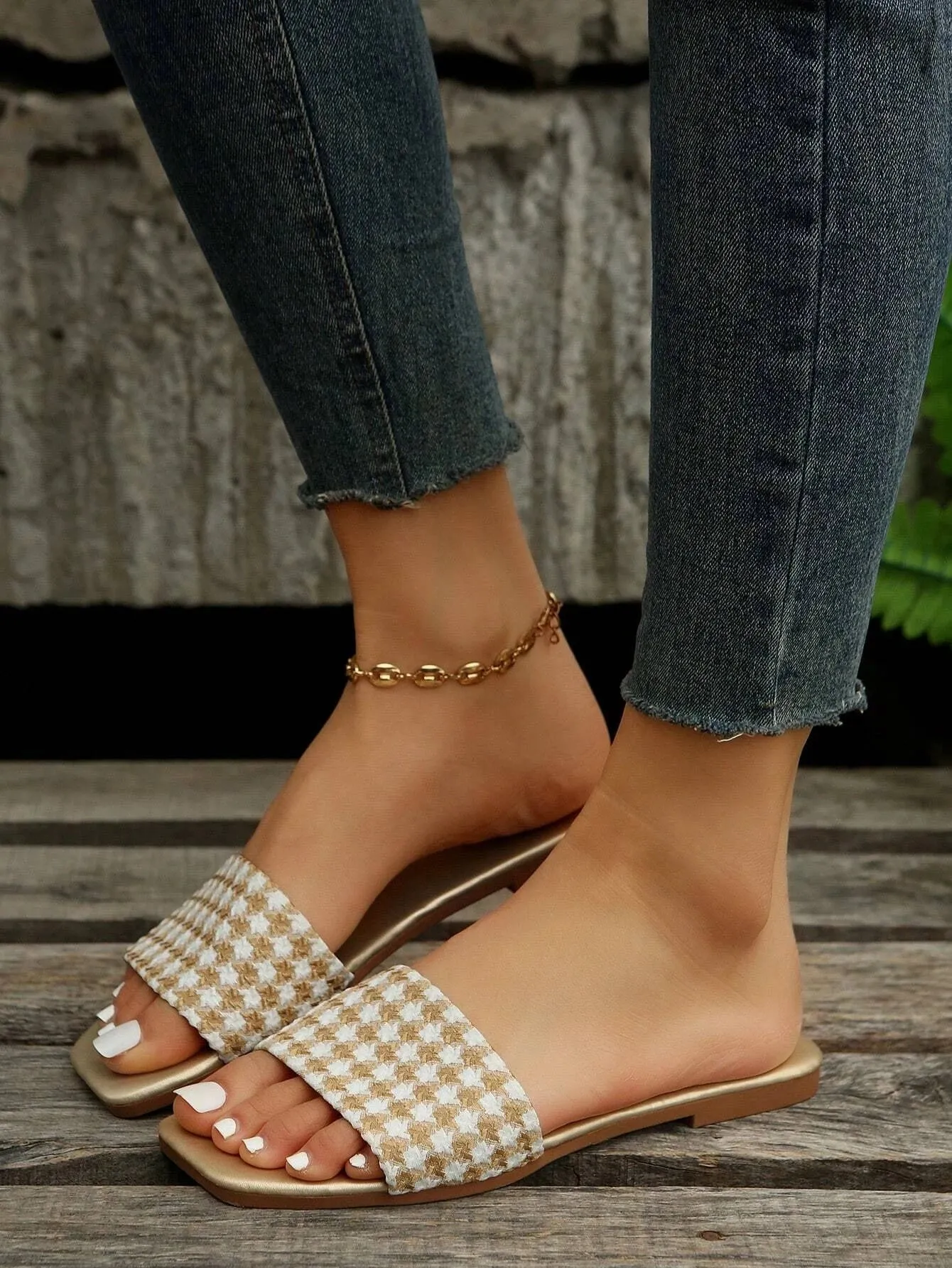 10215 1c-015 Sandalias planas con patrón de cuadros de moda exterior de tela