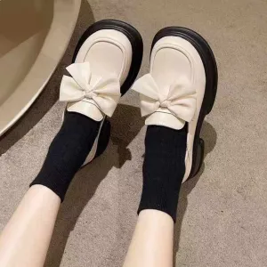 Muffin Thick Soled Black Small-حذاء جلدي أسود صغير